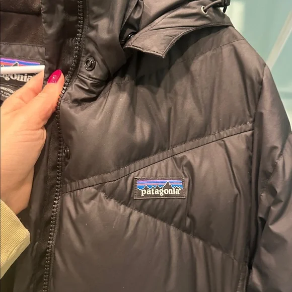 Patagonia Women's down black parka - Picture 5 of 9